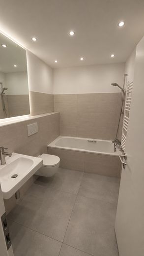 Quasi-apartment within a 3-person shared flat with a view over Leipzig – unteres Bad