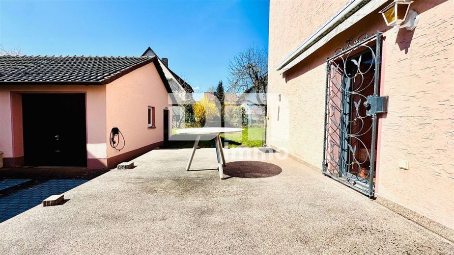 (Reserviert!)Zeitlose Eleganz trifft Moderne: Modernisiertes Einfamilienhaus – Terrasse mit elektr. Markise