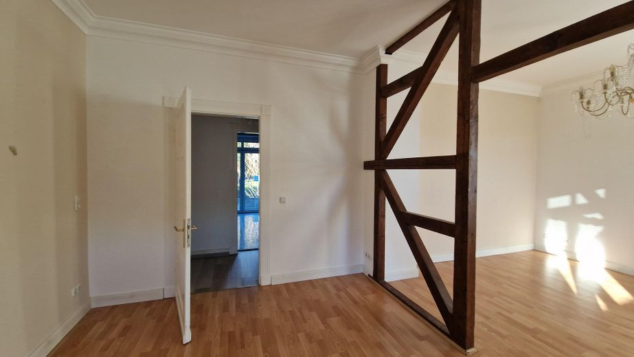 Wie ein eigenes Haus: 162,5 m² | 6 Zimmer | 600 m² Garten im Sondereigentum | 32 m² Dachterrasse – Wohnzimmer OG