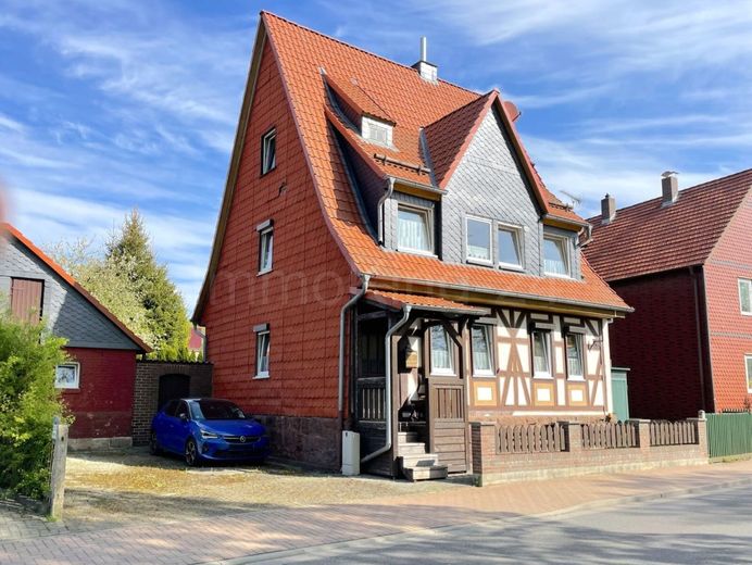 ++ EIN- ZWEIFAMILIENHAUS MIT GROSSEM POTENTIAL!! ++ MEHRGENERATIONEN WOHNEN MÖGLICH! – ANSICHT DES HAUSES