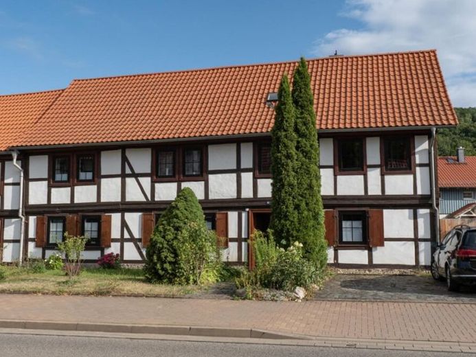 Fachwerk-Haus mit 200 m² Wohnfläche, Nebengebäude und idyllischem Garten in Wernigerode – Foto 1
