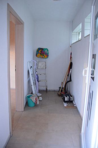 Mehrfamilienhaus provisionsfrei – 1 Einheit vermietet, 1 Einheit frei für Sie – WG 1: Vorratsraum an Küche