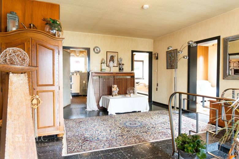 Bungalow auf 1289 m² Grundstück mit Pool – Diele