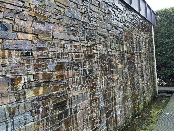 Wasserwand am Gerätehaus