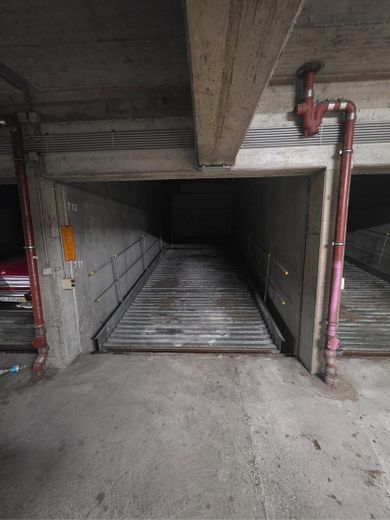 2 miejsca postojowe w garażu podziemnym i 3 podwójne miejsca postojowe w garażu podziemnym do wynajęcia krótko- lub długoterminowo – Duplexplatz oben Nr.712