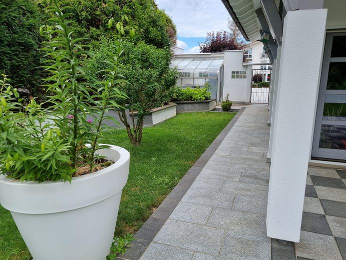 Habiter et travailler de manière représentative à un niveau élevé // avec licence commerciale ou activité libérale – Garten