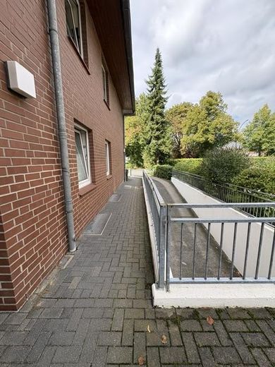 Hamburg Bergstedt’te geniş güneybatı sundurmalı ve yeşil manzaralı 2 odalı daire, 2. kat (son kat) – Fotoğraf 18