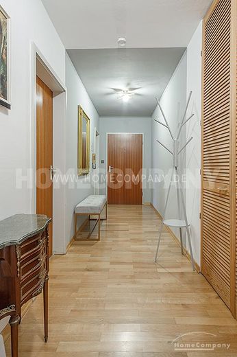 Gepflegte möblierte 3-Zimmer-Wohnung mit großem Balkon in ausgezeichneter Lage in Haidhausen – 8ca19846fe674817e338f77b6905fcf6a7018589.jpg