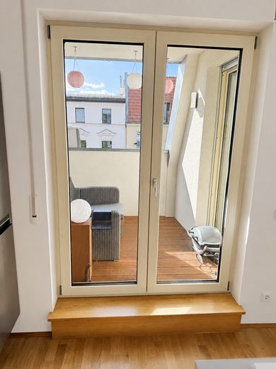 Taras na dachu, 2 łazienki i winda – nowoczesne mieszkanie 3-pokojowe z klimatyzacją, bez prowizji – Zugang Dachterrasse