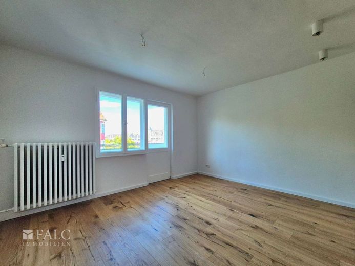**Stilvoll wohnen in Berlin-Wilmersdorf mit Fahrstuhl**- FALC IMMOBILIEN – Wohnzimmer
