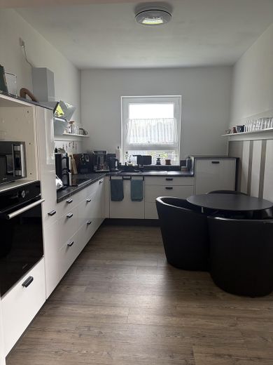 Barrierefreier neuer Bungalow in Nordsee-Nähe mit Luft-Wasser-Wärmepumpe EEK: A + Pool – Küche