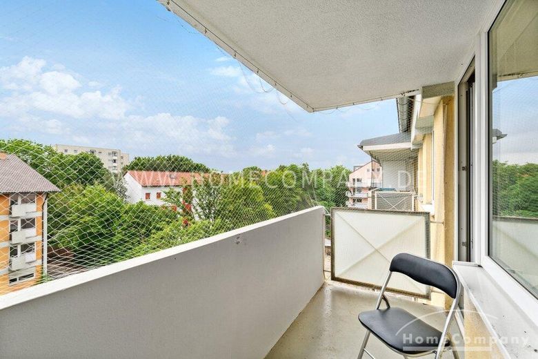 Modern möbliertes 1-Zimmer-Apartment mit Balkon – b29c0802ffa0b594e50438c3f15adfdc54678887.jpg