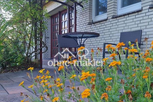 Two-family house – quiet and central with a garden paradise