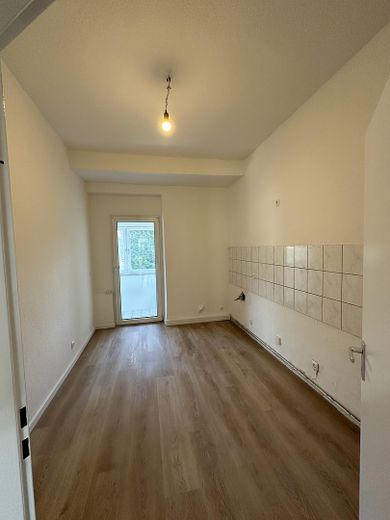 Frisch renovierte 4-Zimmer Wohnung in Essen-Frohnhausen – Küche