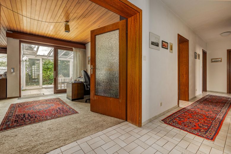 Freistehendes Haus mit Naturgarten (Biotop) und Dachgarten – Arbeitszimmer und Flur 