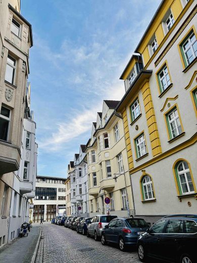 EG 3 Zi.-TOP Lage Schelfstadt, sanierter Altbau,sehr hell ,S/W Balkon,neue EBK – Foto 1