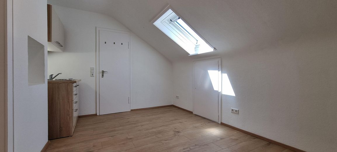 Beautiful and renovated 1.5-room apartment Stuttgart West – Küche/Essbereich Ansicht 1