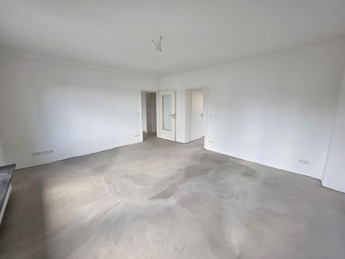 2,5 Raum Citylage, Erstbezug nach Sanierung, Balkon, Bad: Wanne + Dusche + Fenster, Dämmung – Wohnzimmer