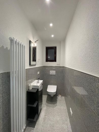 One max. two-person apartment, €980 cold rent, non-smokers, Böblingen centre – Gäste WC 