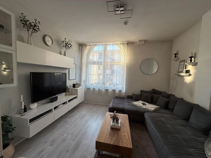 Wohnen mit Flair - sanierte Wohnung in der Klingenburg – Wohnzimmer