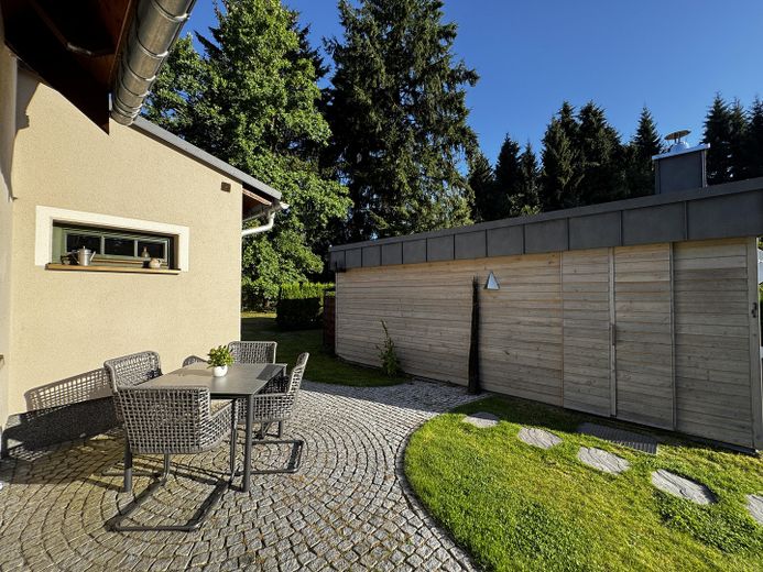 Haus auf 900 m ü NN am Auersberg im Erzgebirge – Frühstücksterrasse