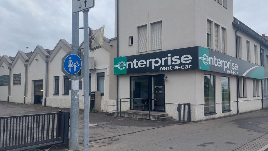 Retail space with workshop and open area in Reutlingen (formerly Enterprise Rent a Car) – Eingangsbereich Kunden