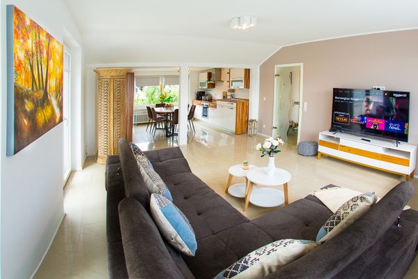 Meublé, lumineux 4-ZKB avec balcon. Colocation possible