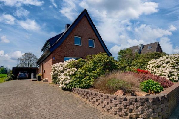 Bedburg-Hau: Zwei Einheiten, viele Möglichkeiten – attraktives Doppelhaus mit Potenzial