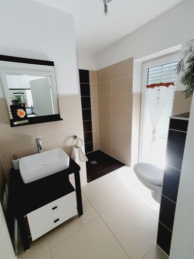 Willa miejska - dom jednorodzinny – WC mit Dusche