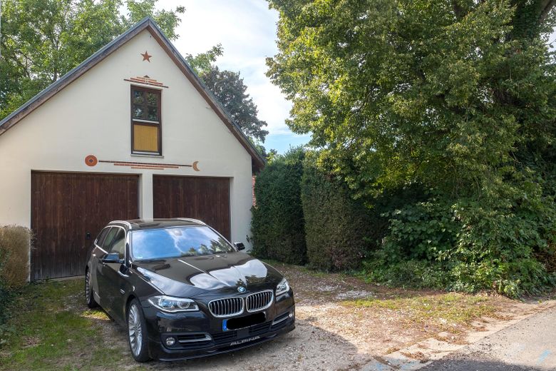 Doppelgarage & Stellplätze