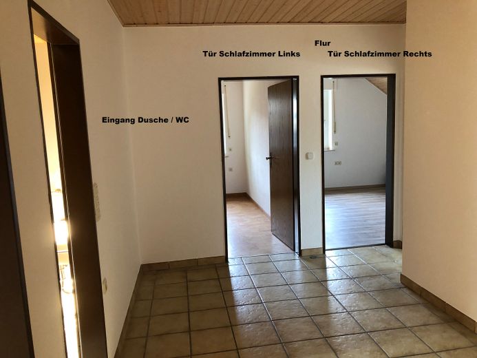 ruhige DG Wohnung mit Südb. in Wohnbereichstr. sucht langfristigen ruhigen Nichtraucher Mieter – Flur Richtung Schlafzimmer