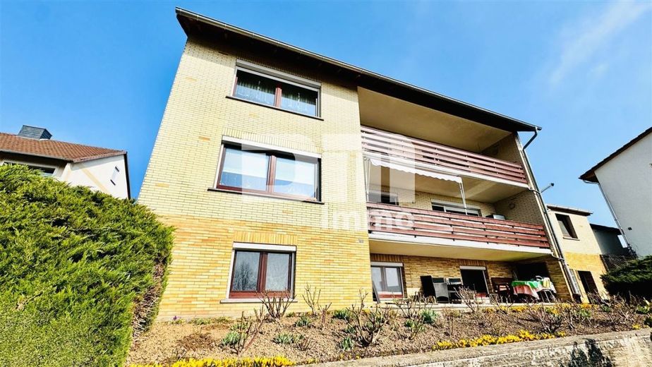 Modernisiertes Ein-/ Zweifamilienhaus inkl. PV-Anlage + 
Garage auf Traumgrundstück – Rückansicht