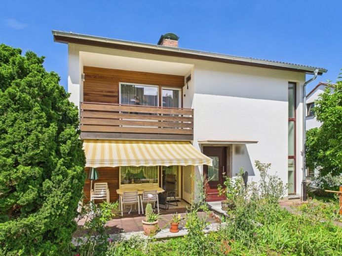 **REDUCED*** Sunny single-/two-family house with 185m² – Photo 1