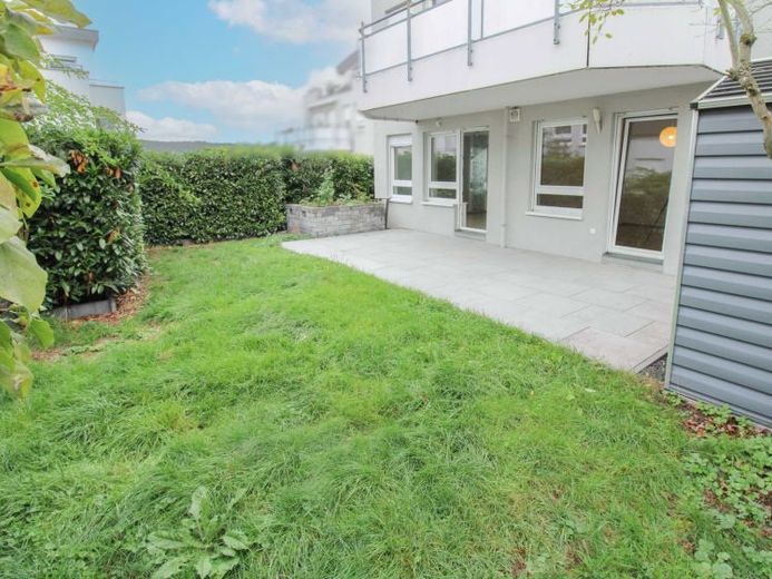 Lichtdurchflutetes Wohnglück: Bezugsfreie 4-Zi.-EG.-Maisonette mit Garten & Terrasse in Warmbronn – Foto 1