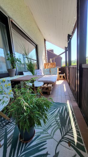 Gemütliche 3-Zimmer-Wohnung mit großem Balkon vor den Toren Münchens – großer Südbalkon