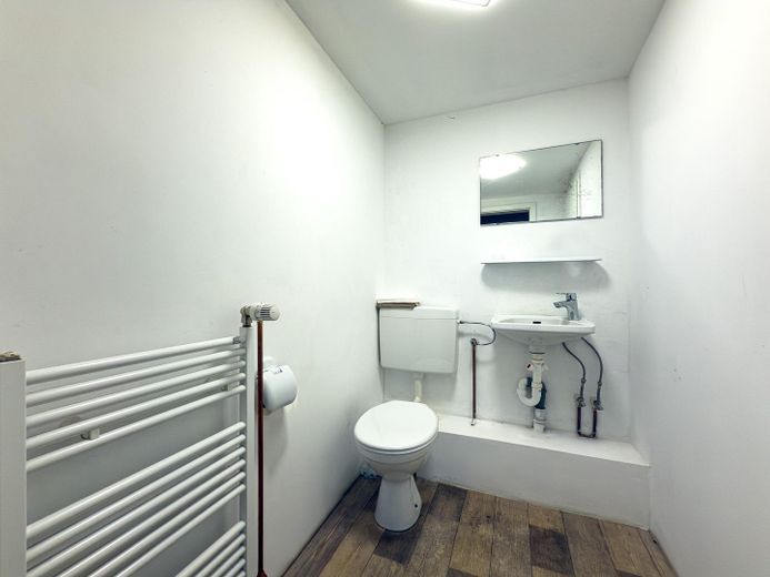 Bien immobilier polyvalent aux possibilités d’utilisation attrayantes – Toilette II