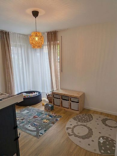 Apartamento de 3 habitaciones en planta baja con pocas barreras y jardín propio 2022 – Photo 3