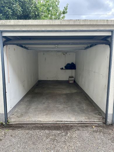 Appartement 4 pièces avec cuisine et garage à Coblence-Sud – Garage