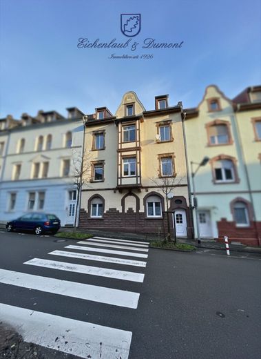 Schöne 4-ZKB mit Balkon in Alt-Saarbrücken, sofort verfügbar – Gebäude