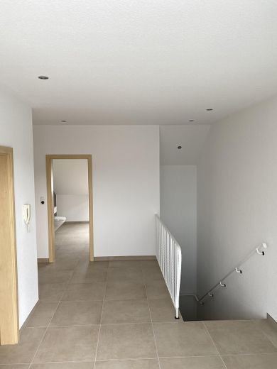 Wunderschöne 4,5-Zimmer-Maisonette-Wohnung in allerbester Lage von Rödermark OR – DG Flur