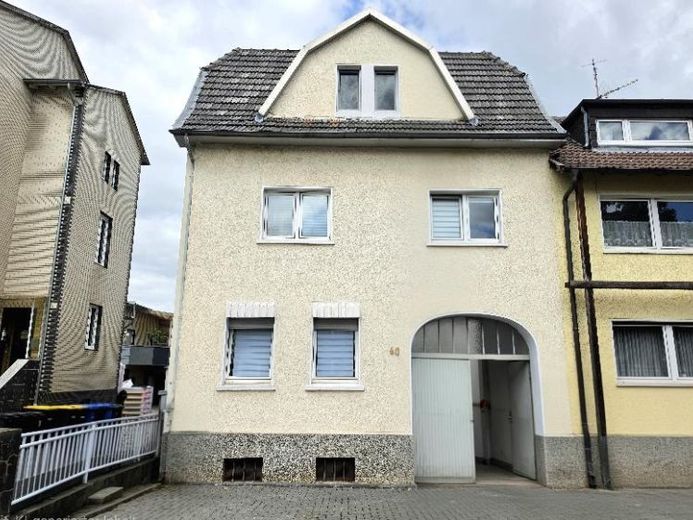 Immeuble résidentiel de rapport avec potentiel de développement à Bonn-Duisdorf, loyer total réalisable 42000 EUR + charges – Photo 1