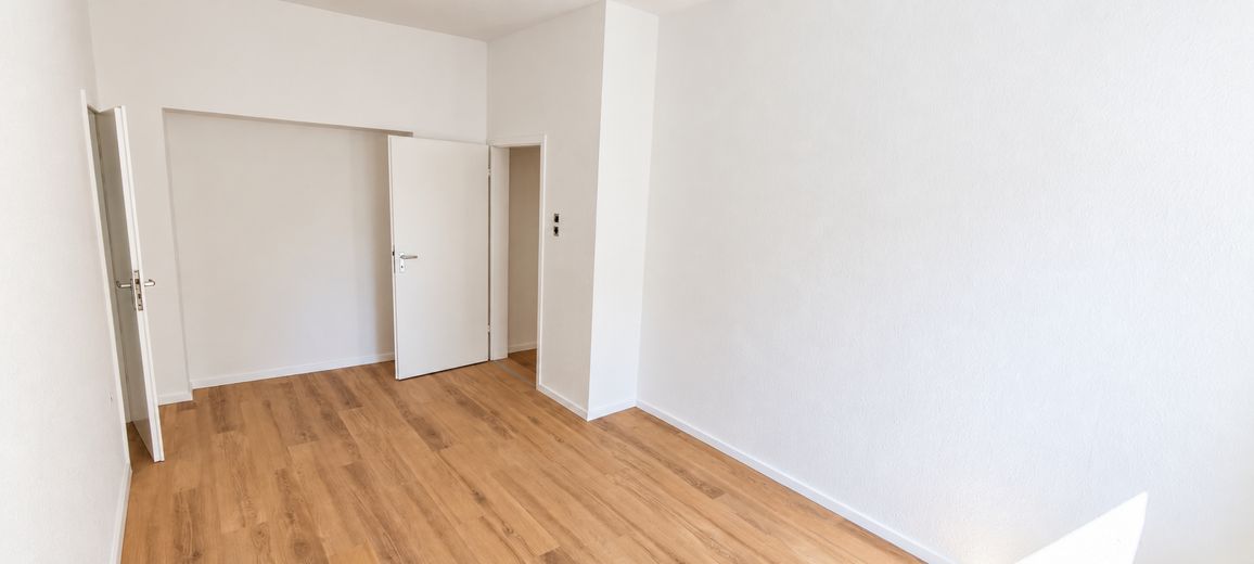 Yeni yenilendi, aydınlık ve hemen taşınılmaya hazır – Bochum'daki 2 odalı evin – Wohnzimmer