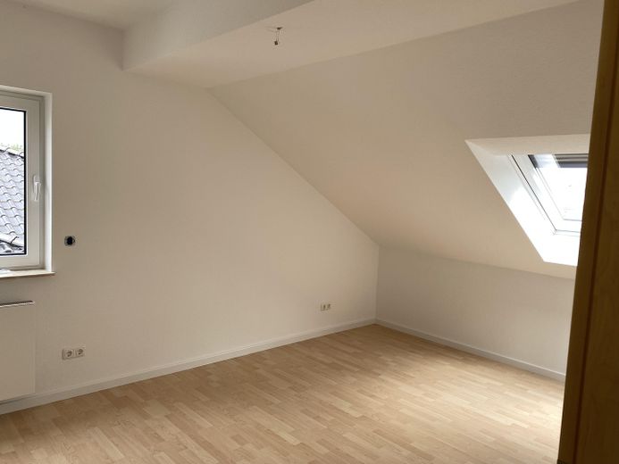 Wunderschöne 4,5-Zimmer-Maisonette-Wohnung in allerbester Lage von Rödermark OR – DG Zimmer 3