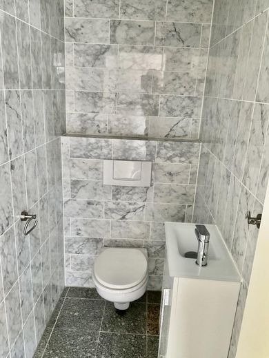 Gemütliche Dachgeschosswohnung in Ko-Metternich, provisionsfrei, mit Balkon und Garage – Gäste-WC