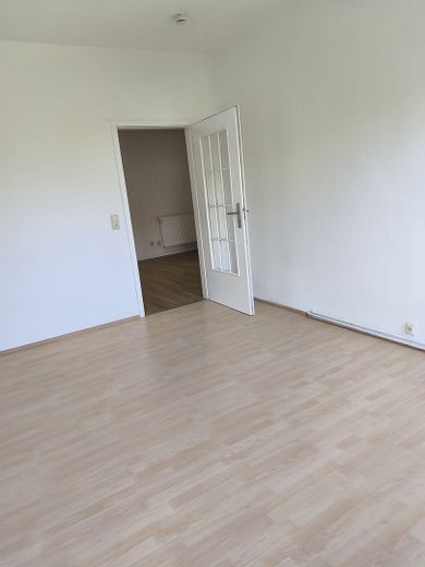 Charmante 3-Zimmer-Dachgeschosswohnung mit Garten – nur 2 Minuten zum Banter See – Raum 1 