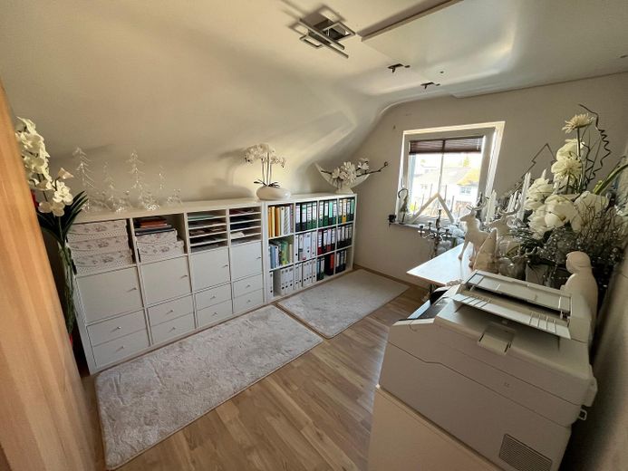 High-quality semi-detached house with top features. – Zimmer DG