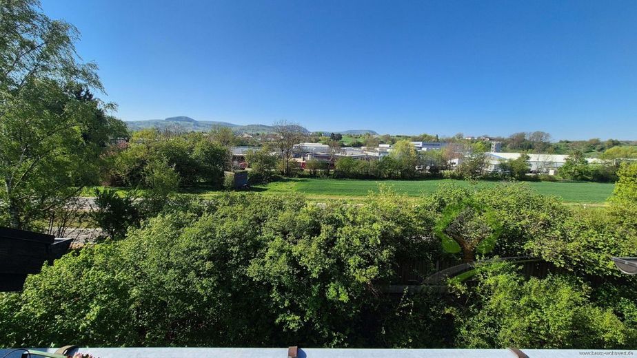 Provisionsfrei! Gepflegte Dachgeschosswohnung mit Balkon und ausgebauter Nutzfläche – Balkonausblick