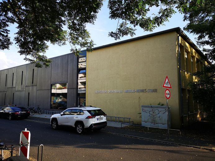 4/5 Zimmer Wohnung in Königsforstnähe (Neubrück) zur Eigennutzung oder als Kapitalanlage – Grundschule gegenüber Wohnung