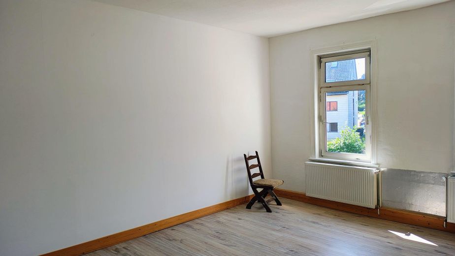 Renovated 4-room apartment with fitted kitchen, 120sqm – Zimmer 2.1