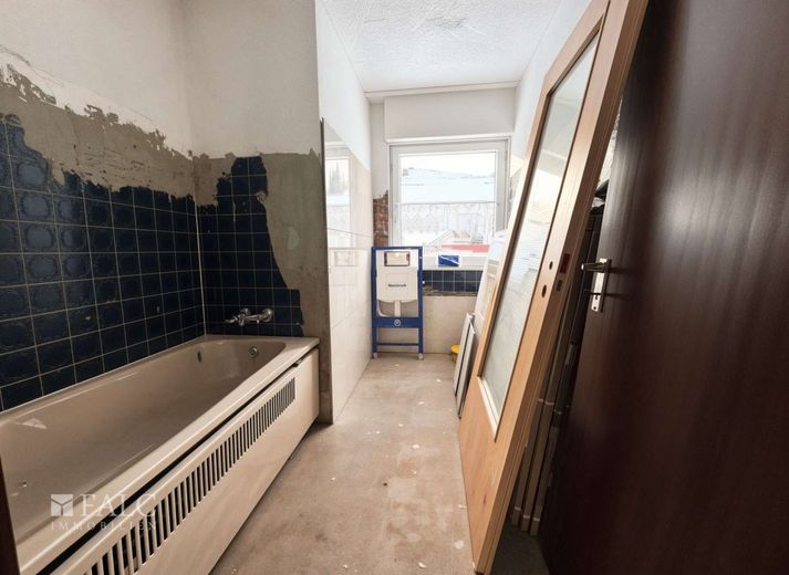 Großzügiges Zweifamilienhaus mit vielseitiger Nutzung in gefragter Wohnlage – Badezimmer EG